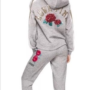 ✨RARE✨ VS PINK Gray Rose Bling Sweatsuit Outfit